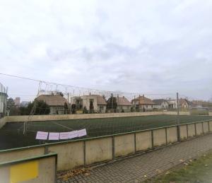 multifunkčné ihrisko v ZŠ je v havarijnom stave